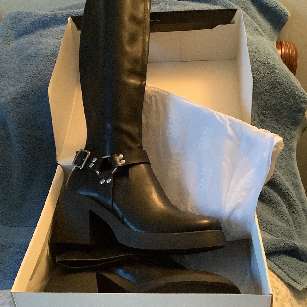 Black Over-the-Knee Platform Boots with Buckle Strap